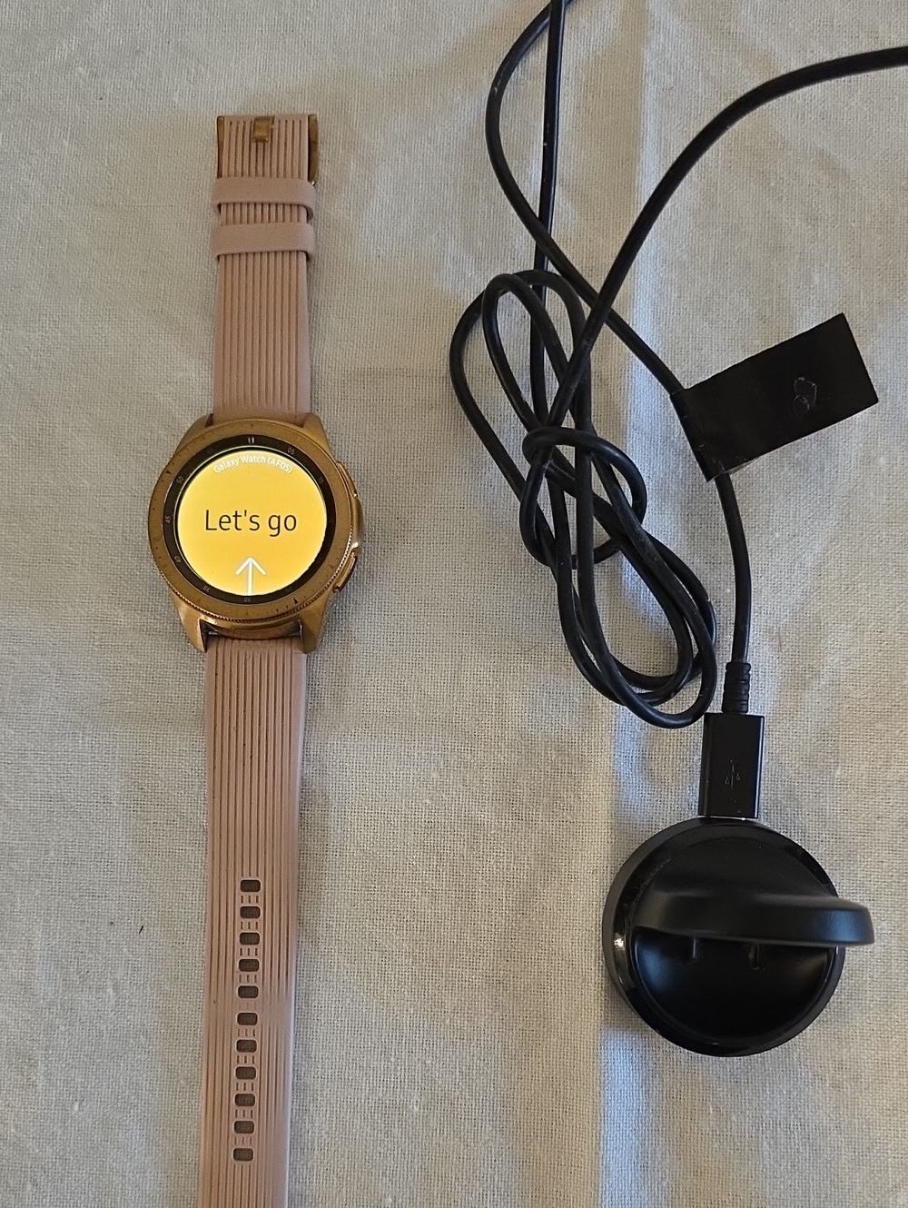 Galaxy Smartwatch - Rose Gold / Pink Silicone Strap